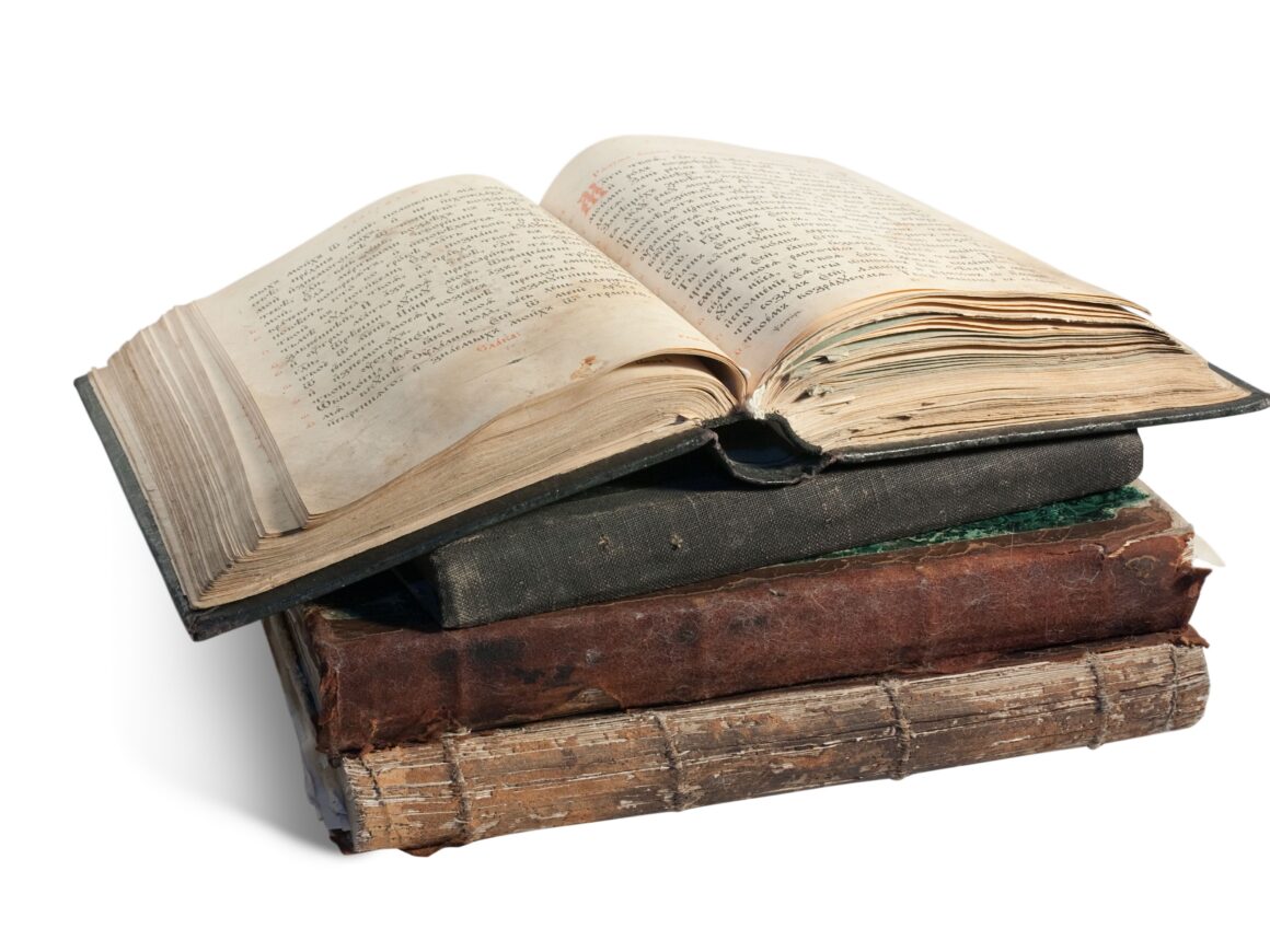 Pile de livres anciens