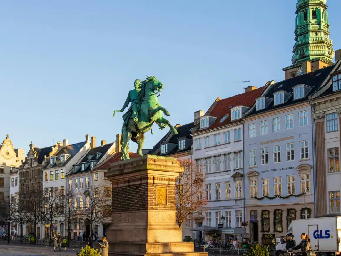 Statue de l'évèque Absalon à Hojbro Plads Copenhague